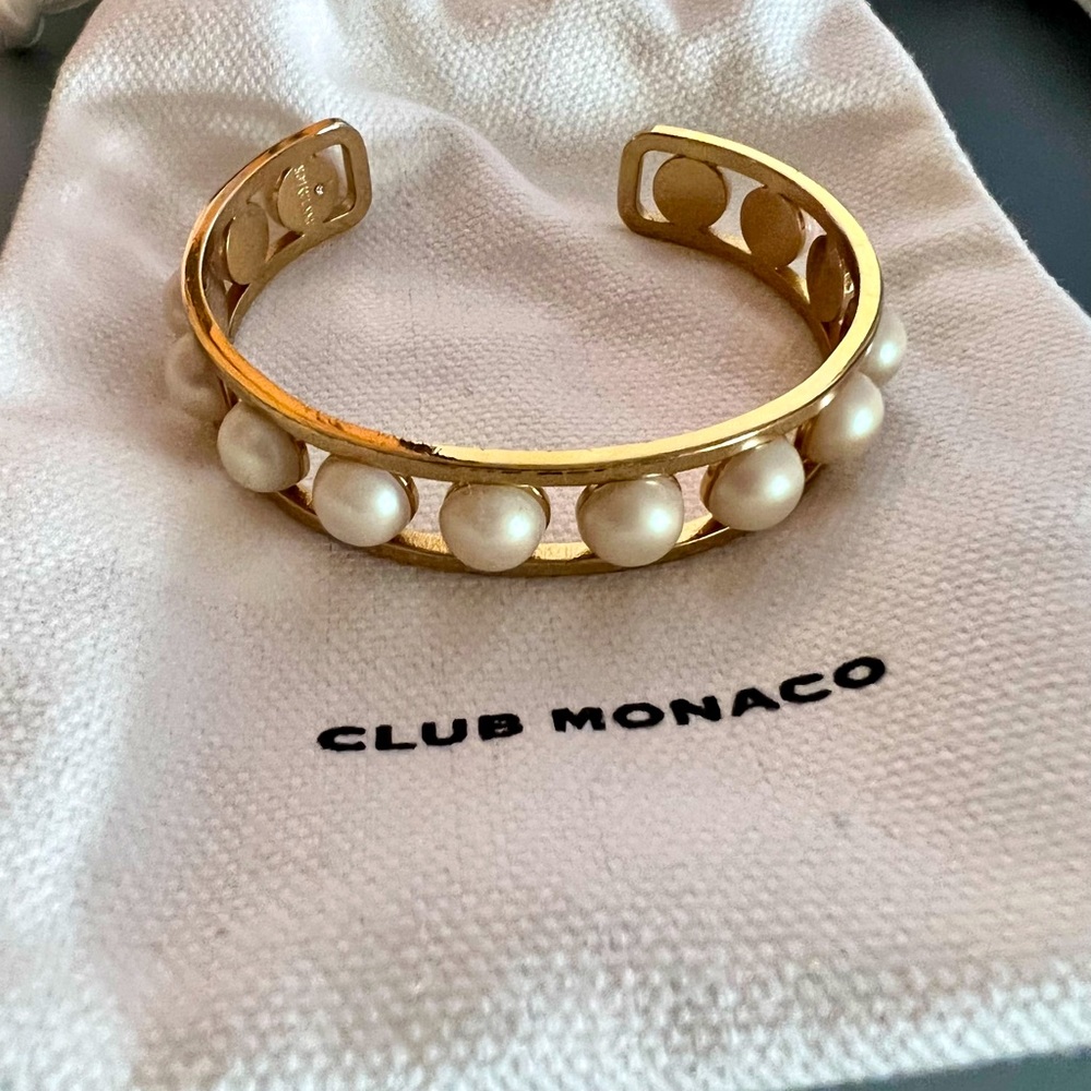 Club Monaco Pearl bracelet